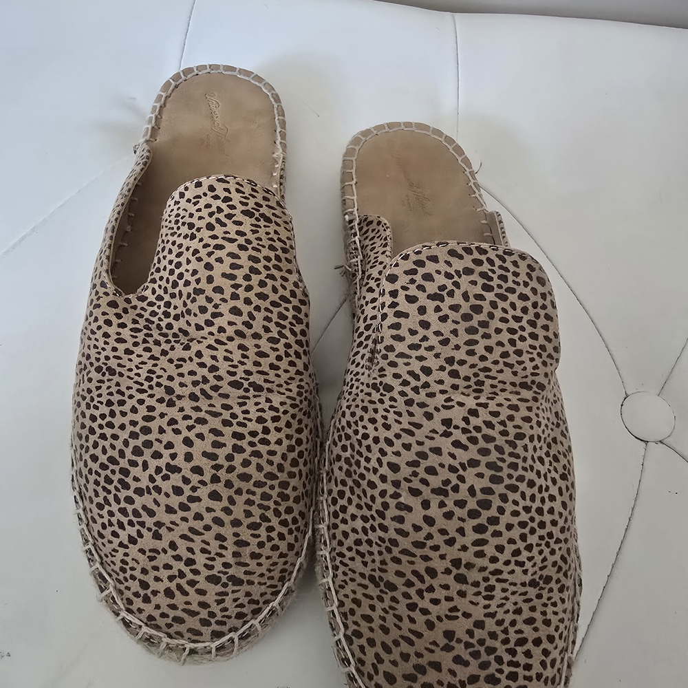 Universal Thread Tan Leopard Print Mules - image 1